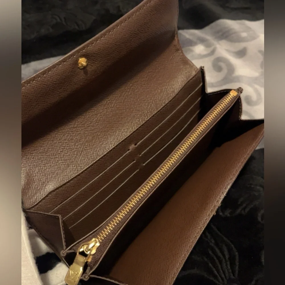 V.G.U.C Louis Vuitton Ebene Sarah Wallet, Does not SNAP‼️ - Picture 4 of 7